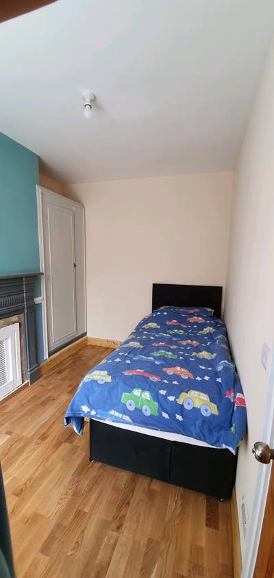 Spacious single room  Main Photo
