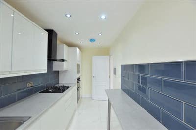 Beautiful 3 Bed Flat 2 Bathrooms in Turnpike Lane Main Photo