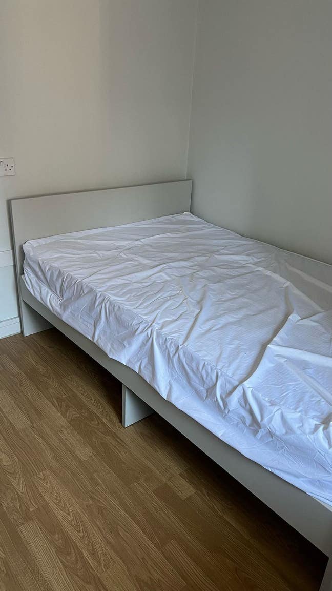 Tenancy takeover Ensuite room  Main Photo