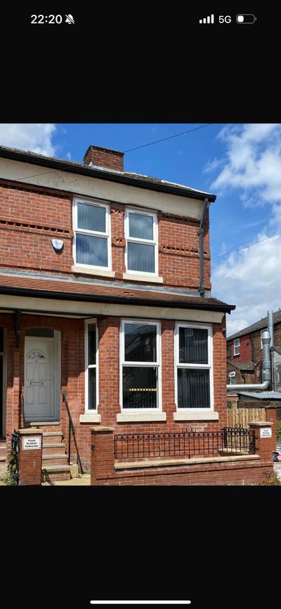 2 bedroom Basement available with kitchenette Main Photo