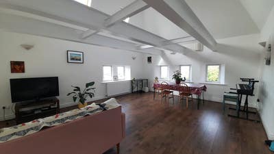 Double room in quiet, professional home Main Photo