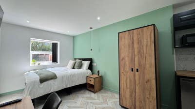 A Refurbished Beautiful and Modern House Share  Main Photo