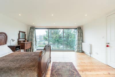 Bright Double Room - Elizabeth Line Main Photo