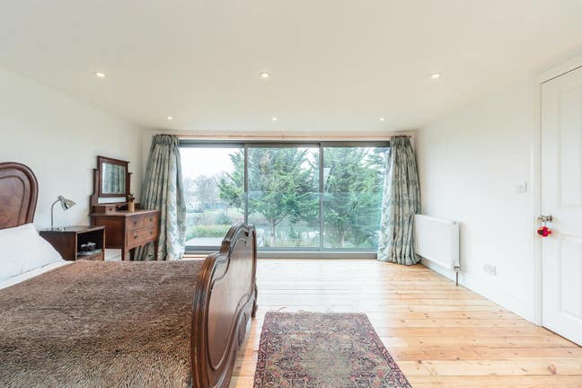 Bright Double Room - Elizabeth Line Main Photo