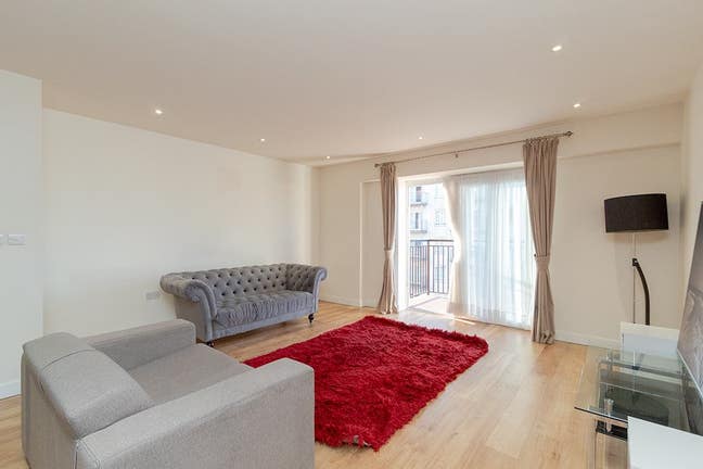Large 2 bedroom, 2 bathroom flat in Colindale Main Photo