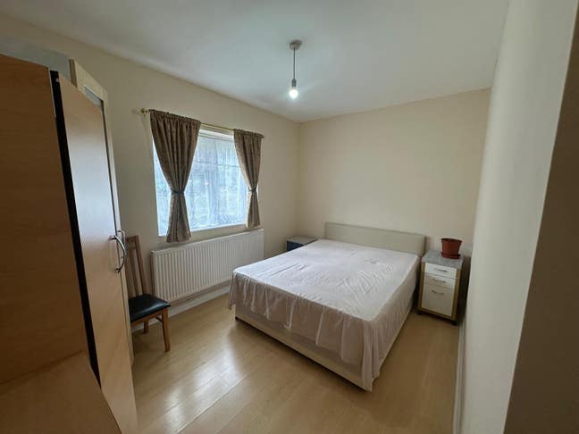 Spacious 2 bed flat to let located in London E9. Main Photo