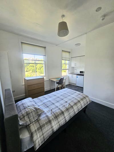 Large room, own kitchen, flexible let, bills incl. Main Photo