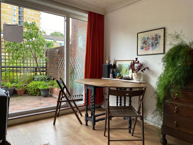 Room In friendly flat next to Victoria Park Main Photo