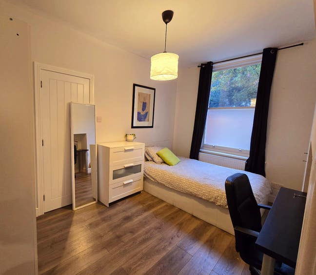 Lovely Bright  Double Room in Ealing  Main Photo
