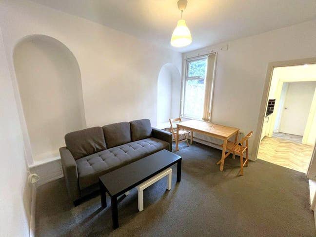 Fully furnished house available - internet inc!! Main Photo