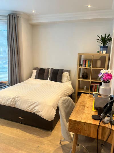 Large Ensuite Double room - Bills included Main Photo