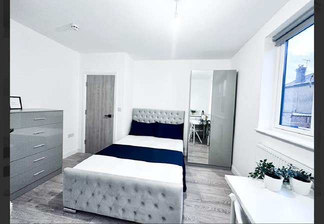 Modern and Bright Ensuite/in Dollis Hill Main Photo
