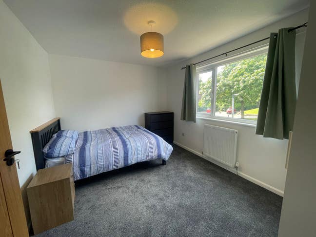 Large Double Bedrooms - Newly Decorated House Main Photo