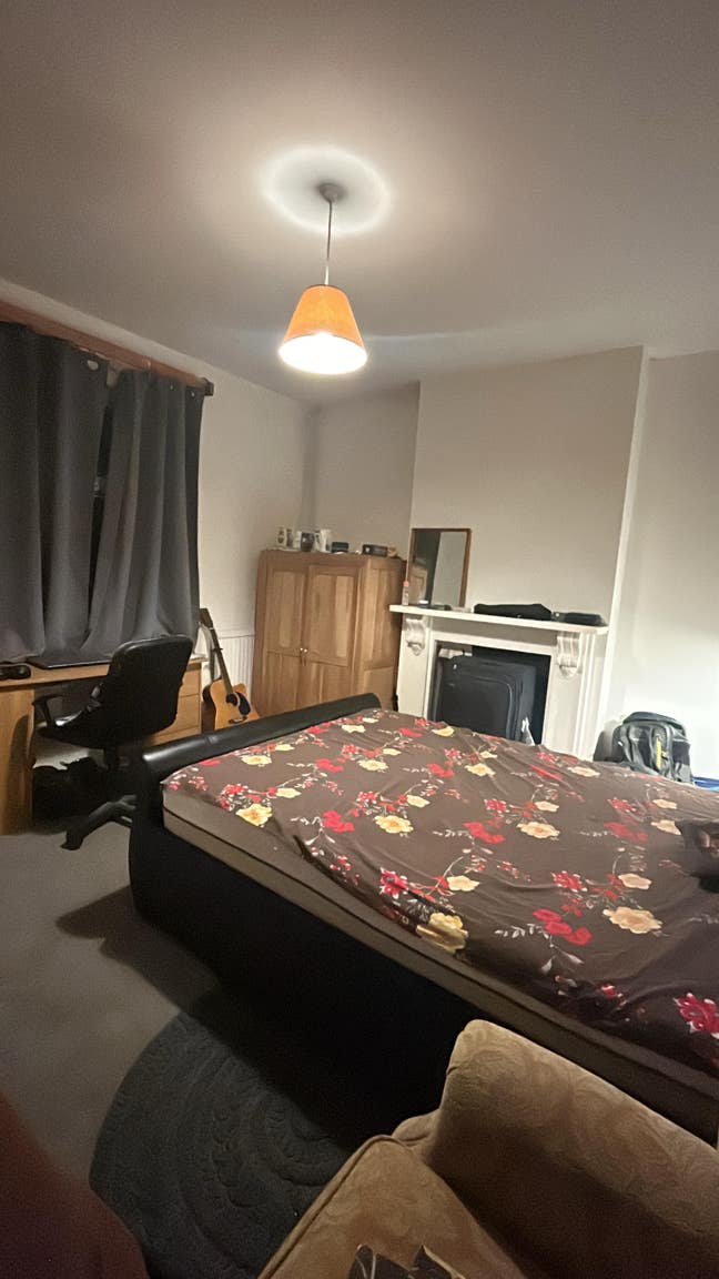 Double Room  for a Working Prof. in Redhill Main Photo