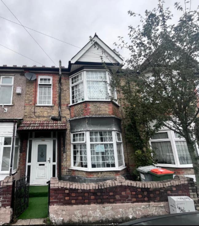 4/5 Bedroom House - East Ham - Close To Amenities  Main Photo