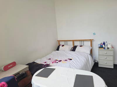Double room to share ,open for a couple Main Photo