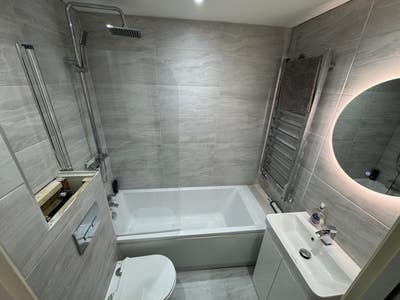 Room with bathroom  Main Photo