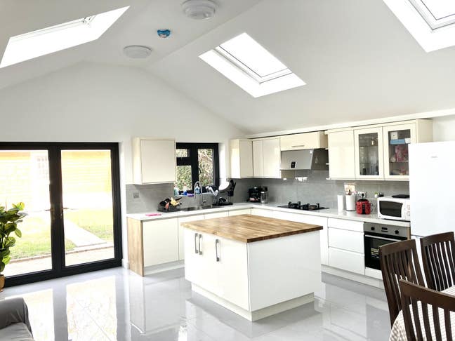 One recently refurbished ensuite to let Main Photo