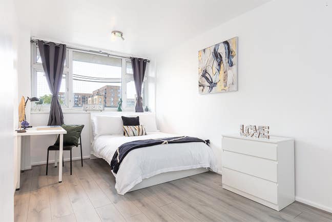 A Lovely, Well-Kept Room with Plenty of Space Main Photo