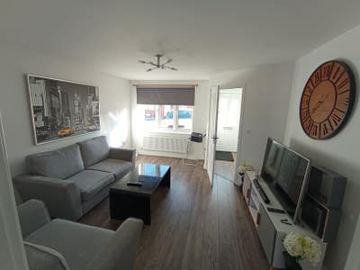 Double bedroom available in a 3 bedroom house  Main Photo