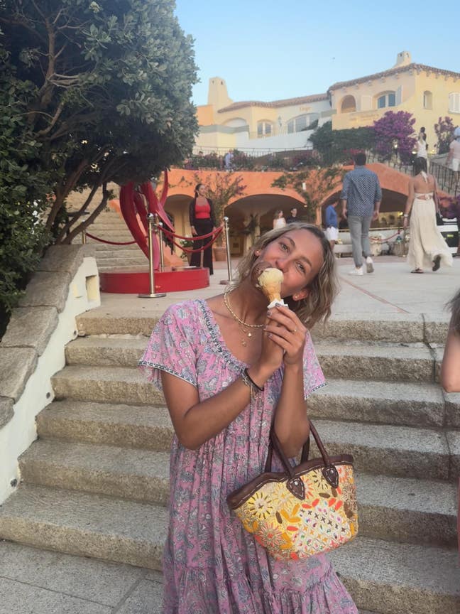 Hi! I am a 25 year old Chilean/British girl w... Main Photo