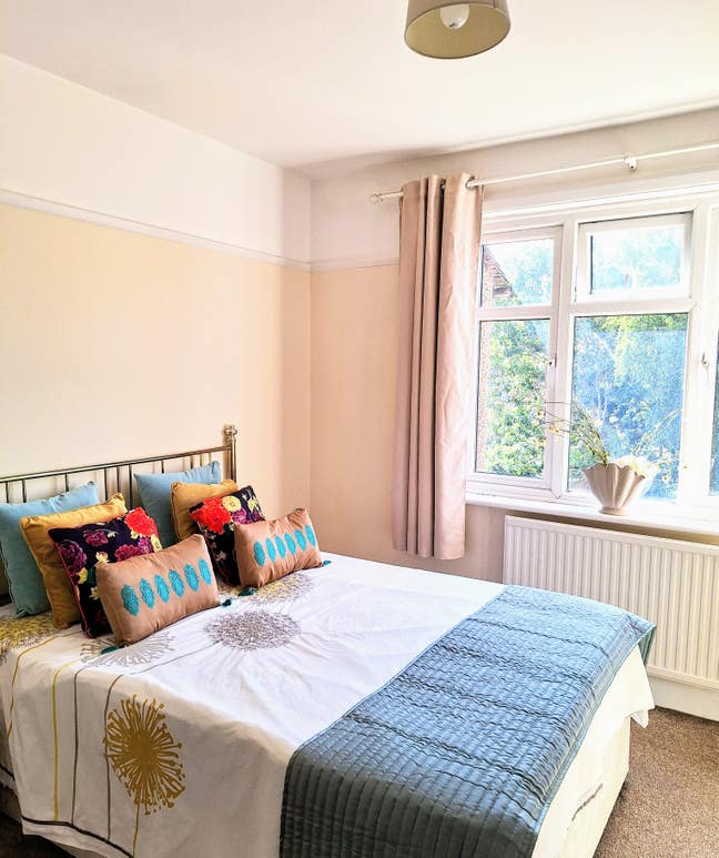 A Large bedroom for single occupancy Main Photo