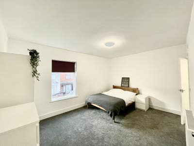 Spacious Double Room with En-Suite Main Photo