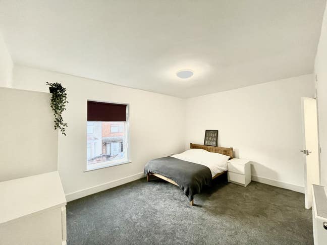Spacious Double Room with En-Suite Main Photo