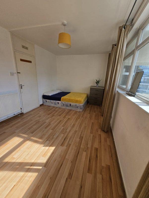😼Massive Room in Old Street - Move-in Today!😼 Main Photo
