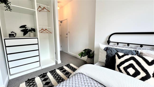 Double Room En Suite  Close to Whh | Deposit Free Main Photo