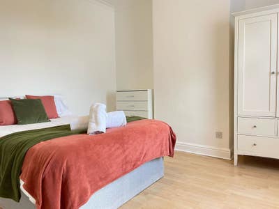 Newly Refurbished Rooms near Bearwood High Street Main Photo
