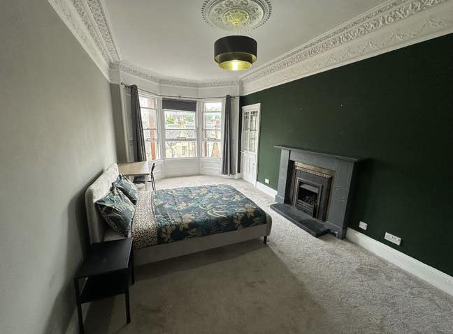 Large Room in shared lovely flat Main Photo