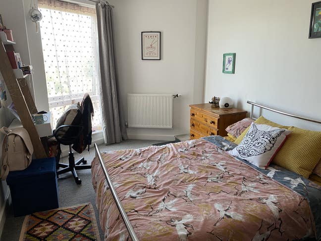 Lovely, bright room near Victoria Park Main Photo
