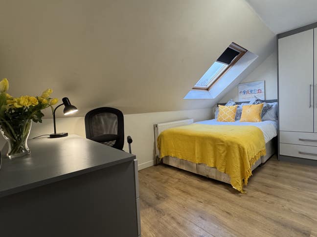 Lovely Double Room - All Bills Included Main Photo