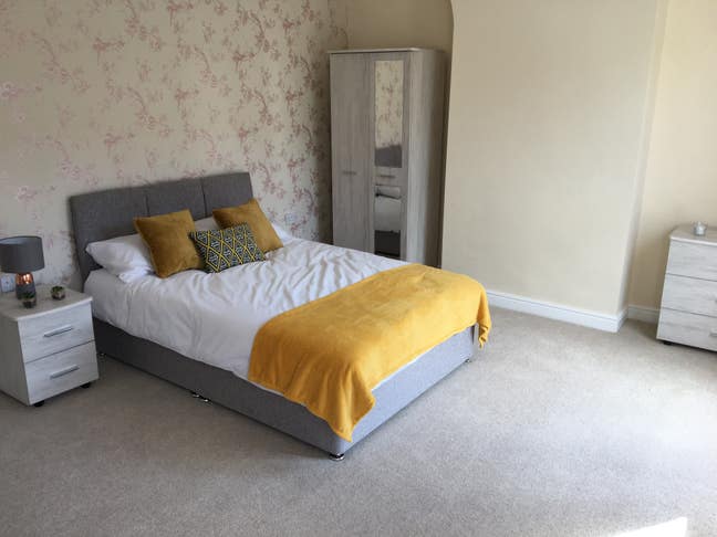  2 Double rooms at 23 Samuel St Main Photo
