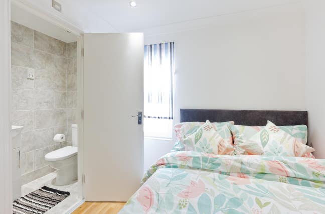 4- bedroom Ensuite house £220 p.w - 21 south road  Main Photo