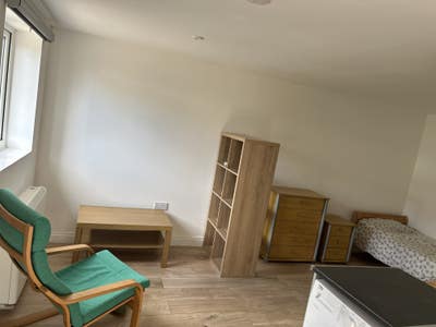 Studio annexe close to Darent Valley hospital  Main Photo