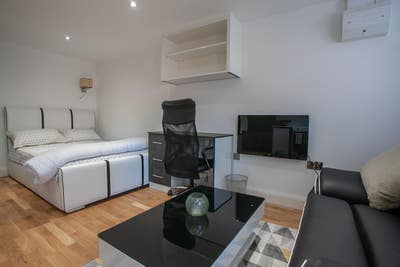 Fully furnished Premier Ensuite @ £235 p.w  Main Photo