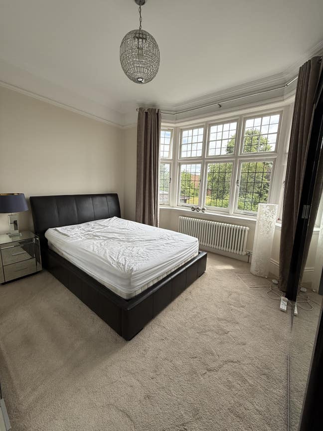 Beautiful double room - weekday let only (Mon-Fri) Main Photo
