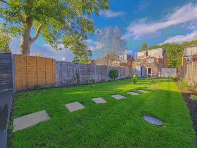 Premier Ensuite -£245 P.W- 48st jude road Main Photo