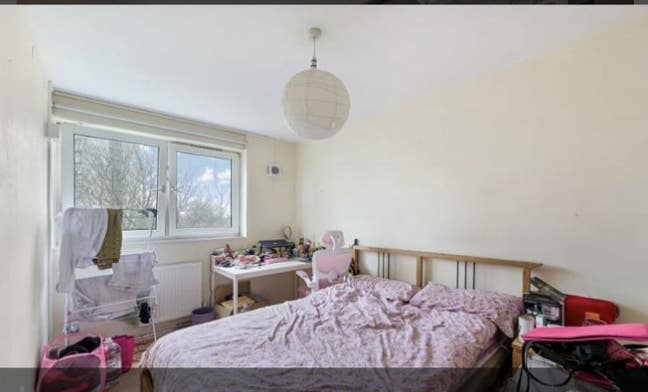 Huge double in friendly flat close to central :) Main Photo