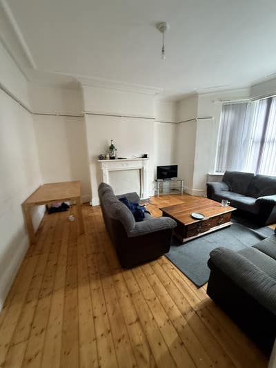One Room in a 5 bed house on Cavendish Place  Main Photo