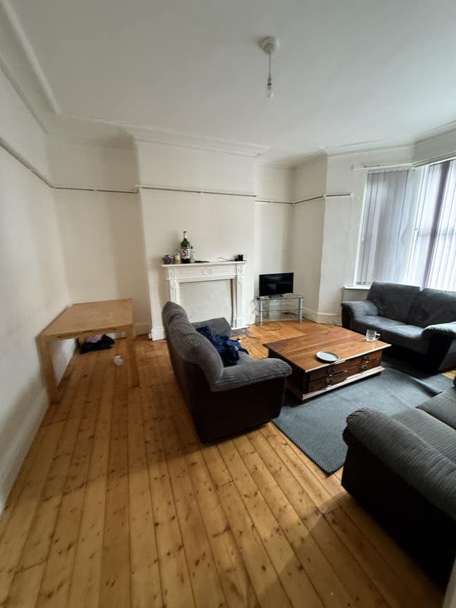 One Room in a 5 bed house on Cavendish Place  Main Photo