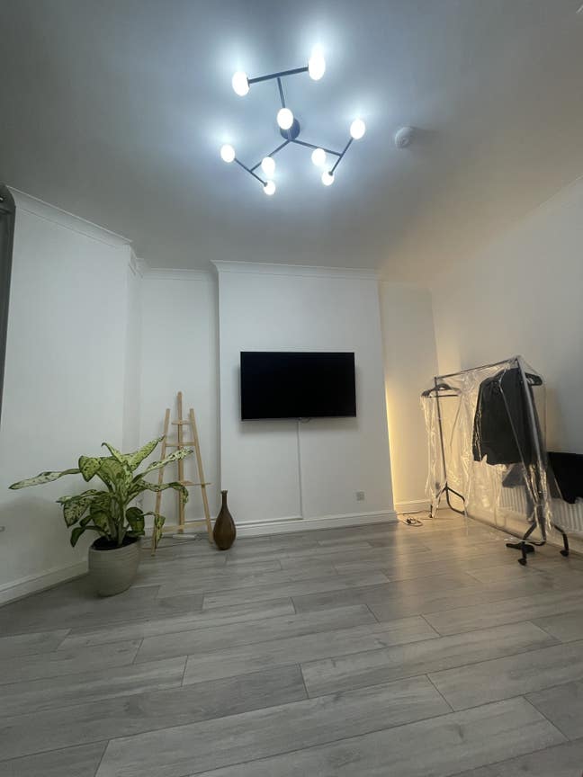 Modern room available in Stoke Newington Main Photo