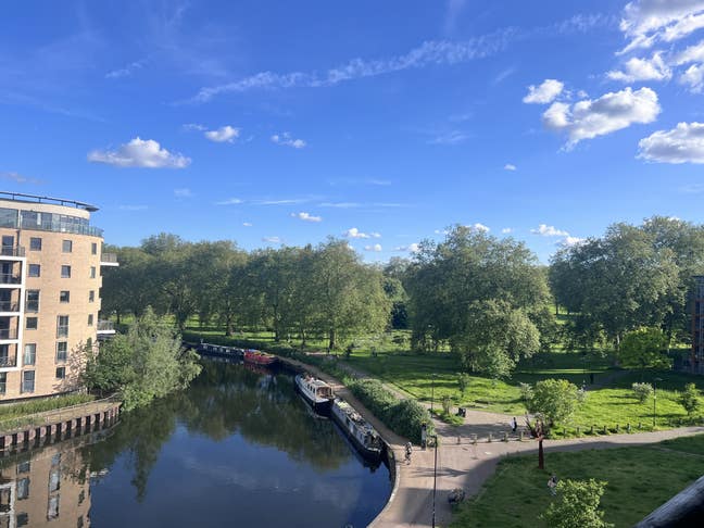 Lovely Double Bedroom. Amazing Views and Location Main Photo