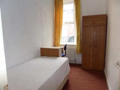 Three Bed-Room Flat in Fenham-NE4 8Ul- 0Ff West Ga Main Photo