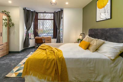 Stockport/Hyde Area | En-suite Room | Bills Inc Main Photo