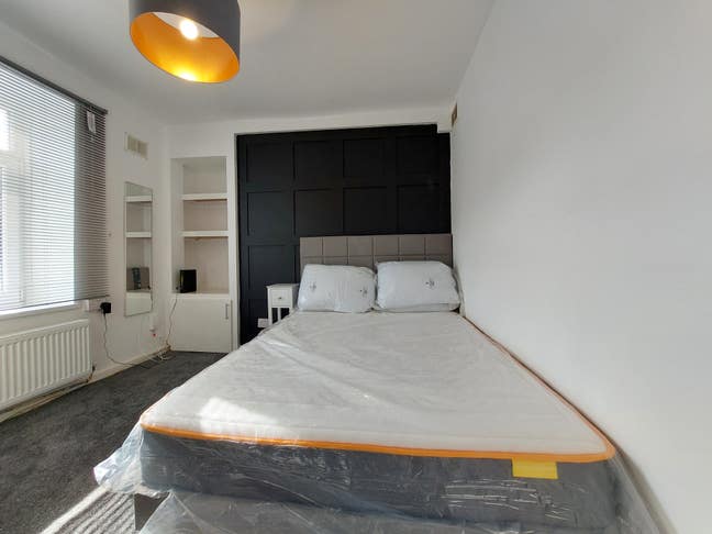 3 Double Bedroom House-share Main Photo