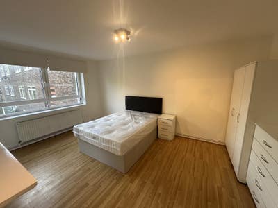 W2| 3 rooms Available in Lovely Flat by LiL Venice Main Photo