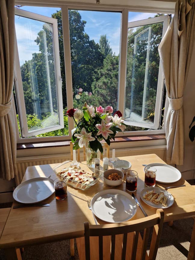 Double Room Short Let Available in Baron’s Court Main Photo